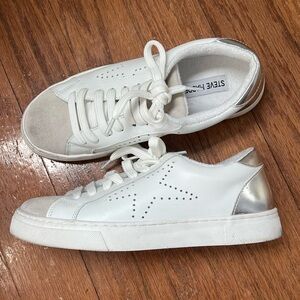 Steve Madden Rezume distressed Sneakers